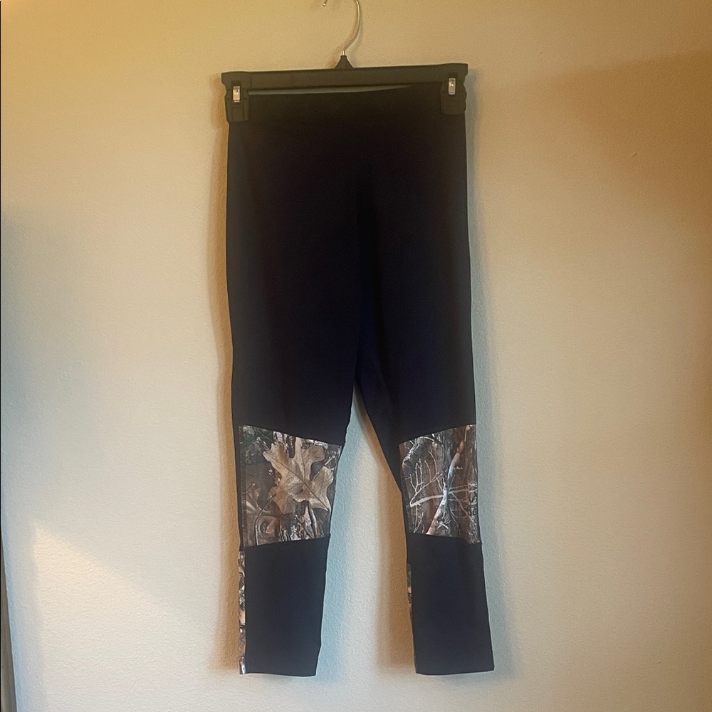 Magellan Outdoors Kids Leggings with Camouflage Accents youth medium camo